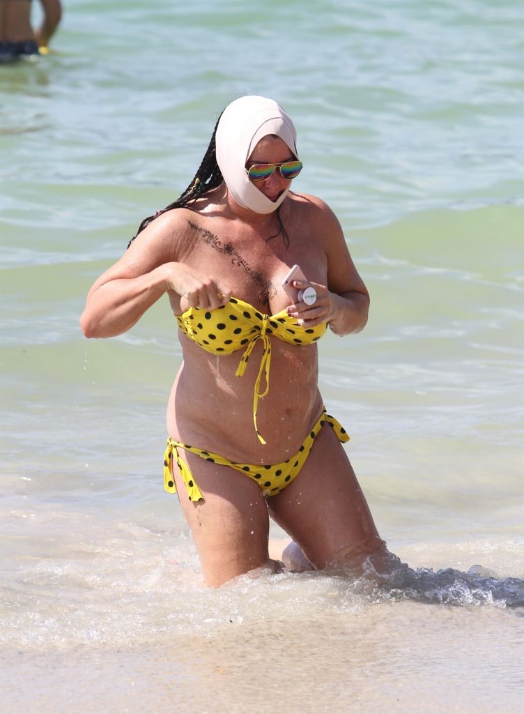 Ugly, fat, and old bitch named Lisa Appleton rolls around in the sand gallery, pic 146
