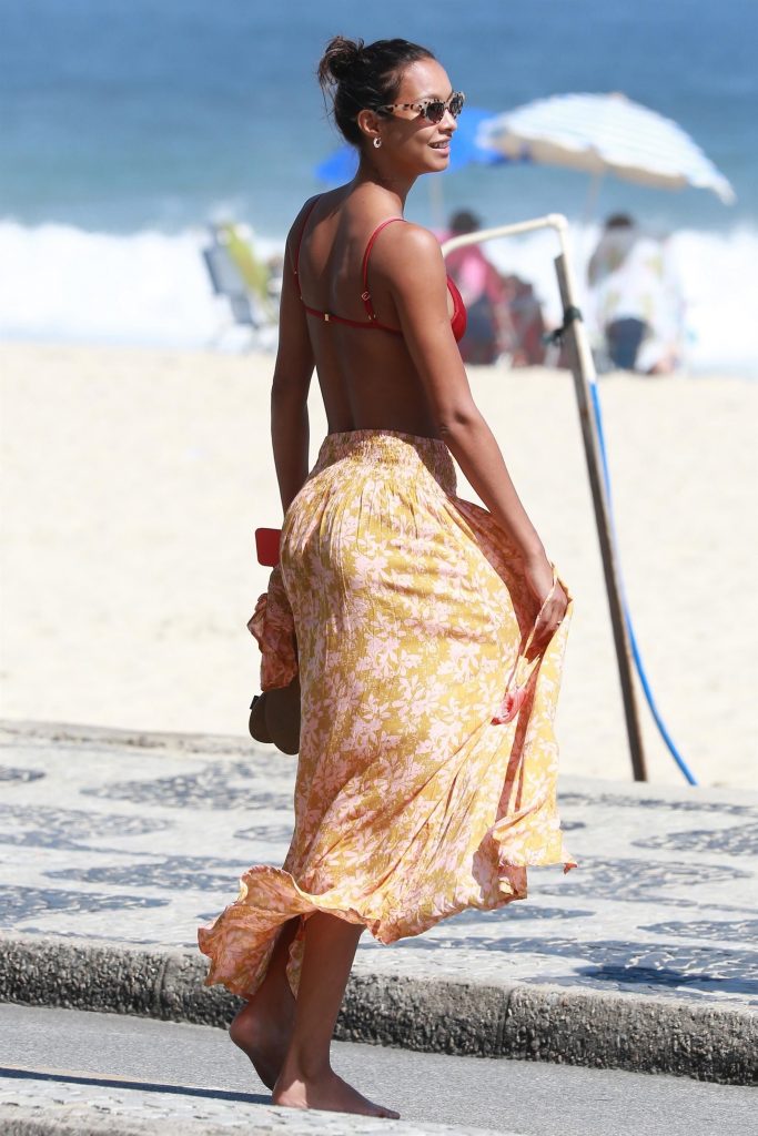 Brazilian supermodel Lais Ribeiro shows her flawless bikini body gallery, pic 46