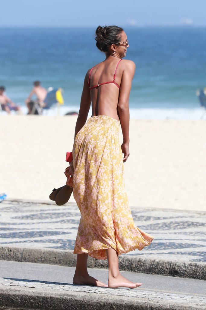 Brazilian supermodel Lais Ribeiro shows her flawless bikini body gallery, pic 50