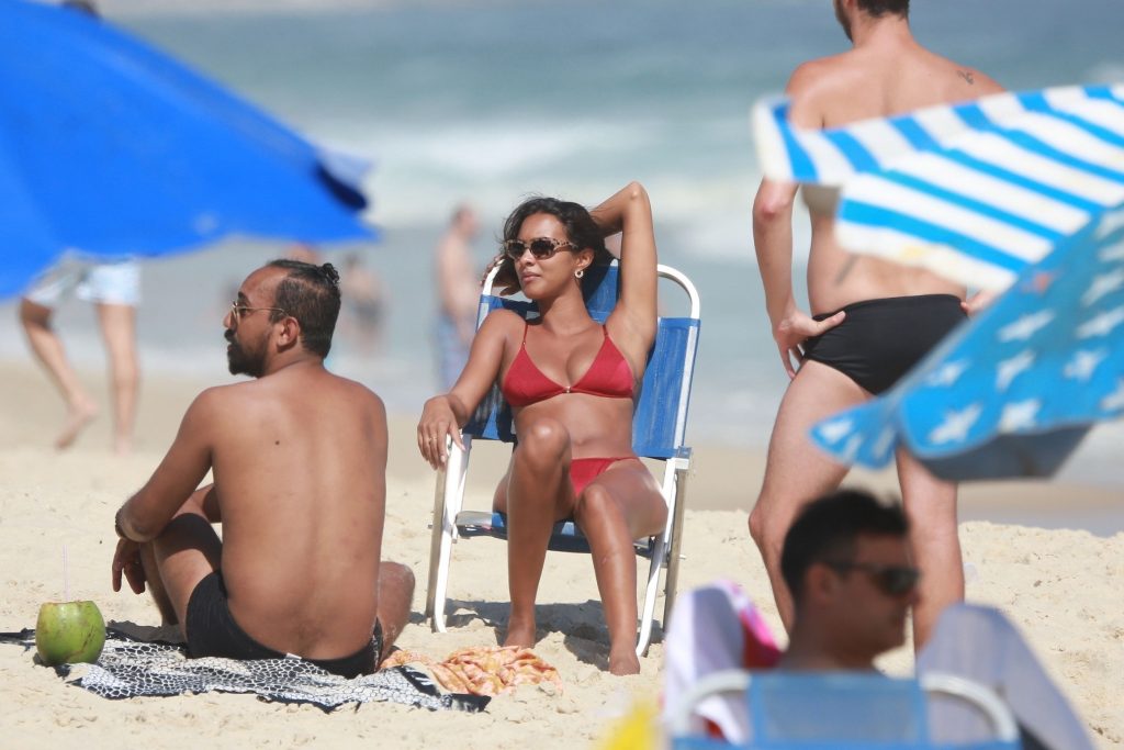 Brazilian supermodel Lais Ribeiro shows her flawless bikini body gallery, pic 84