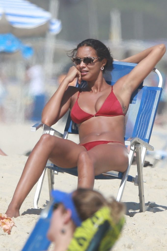 Brazilian supermodel Lais Ribeiro shows her flawless bikini body gallery, pic 86