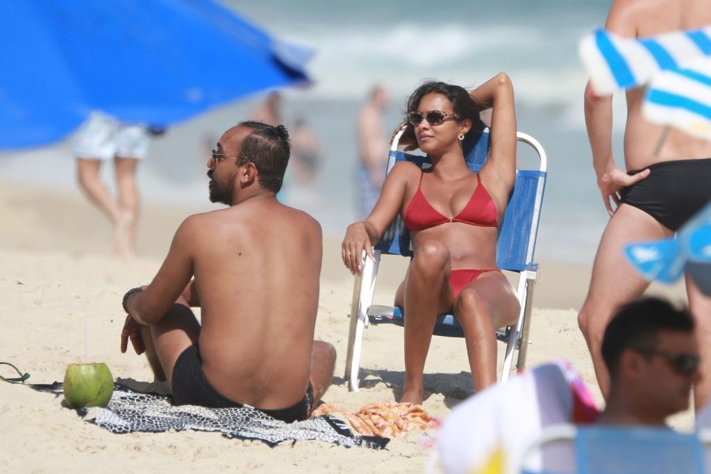 Brazilian supermodel Lais Ribeiro shows her flawless bikini body gallery, pic 88