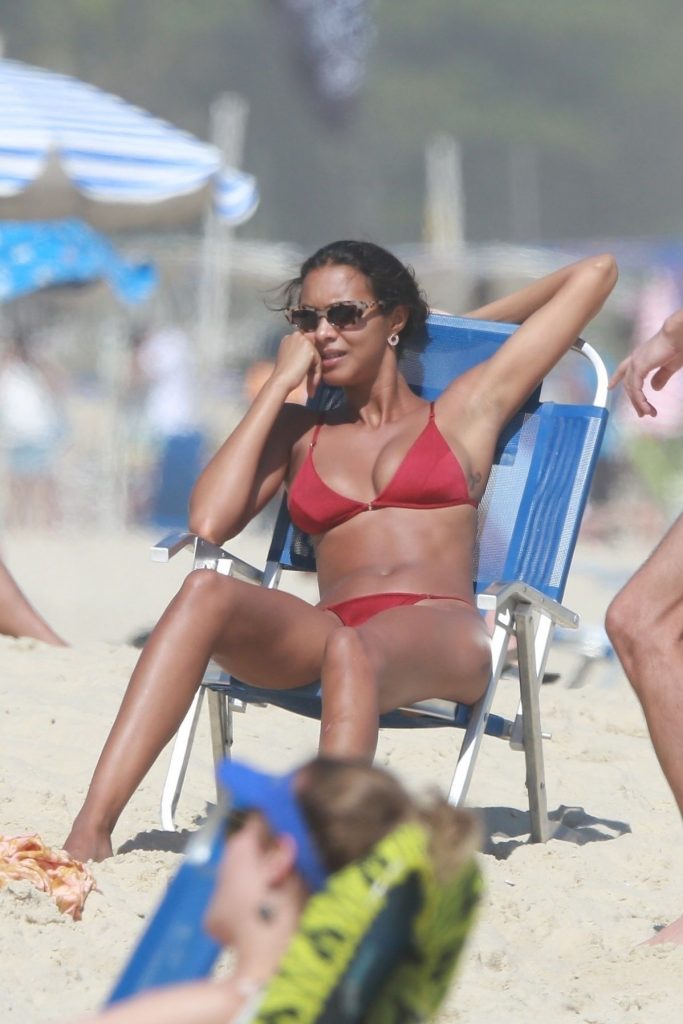 Brazilian supermodel Lais Ribeiro shows her flawless bikini body gallery, pic 94