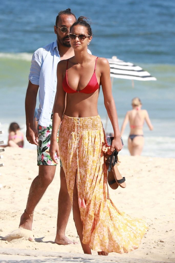 Brazilian supermodel Lais Ribeiro shows her flawless bikini body gallery, pic 100