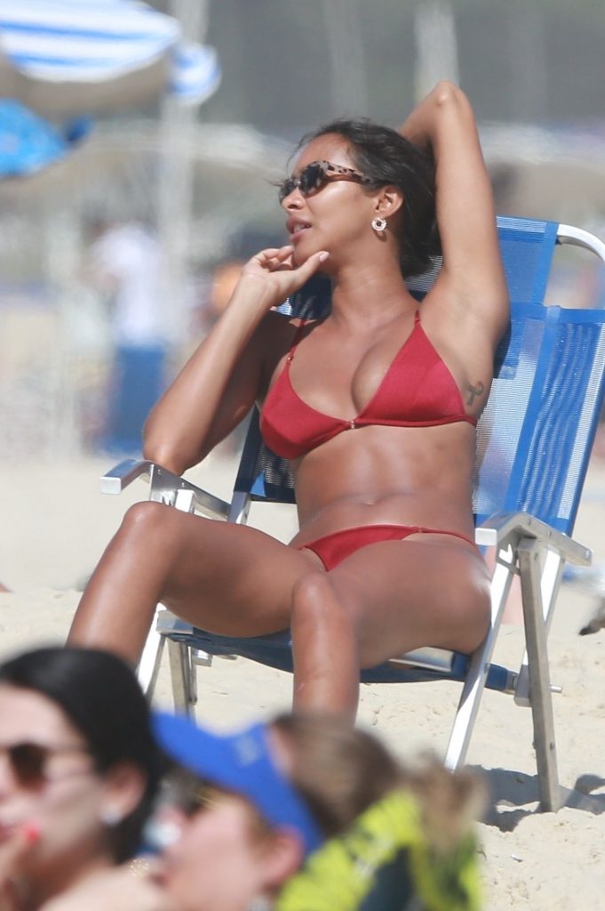 Brazilian supermodel Lais Ribeiro shows her flawless bikini body gallery, pic 118