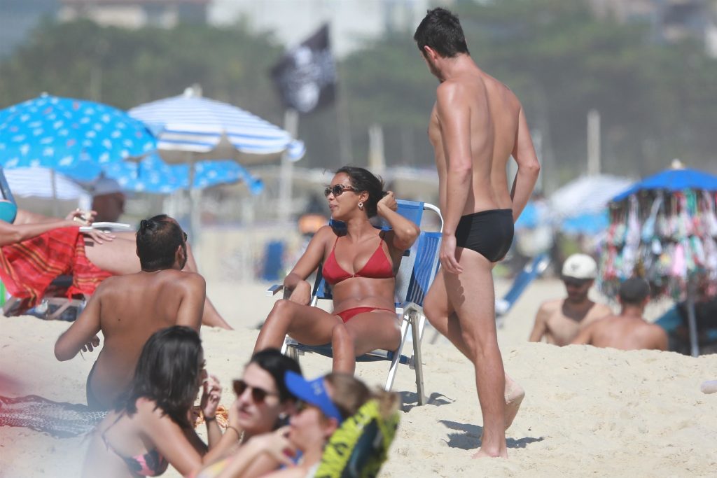 Brazilian supermodel Lais Ribeiro shows her flawless bikini body gallery, pic 136