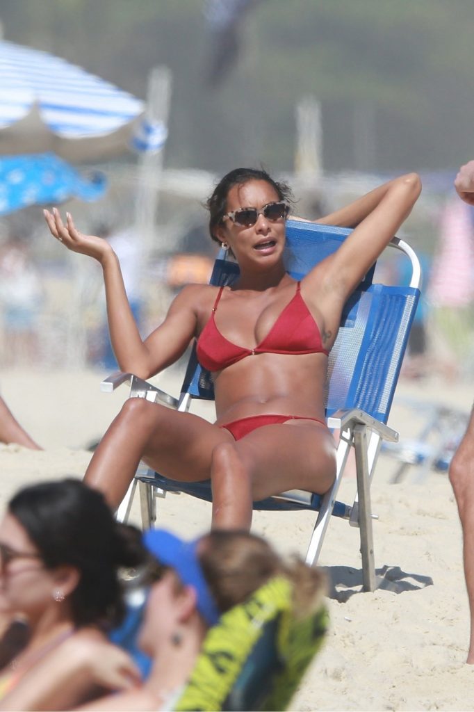 Brazilian supermodel Lais Ribeiro shows her flawless bikini body gallery, pic 138