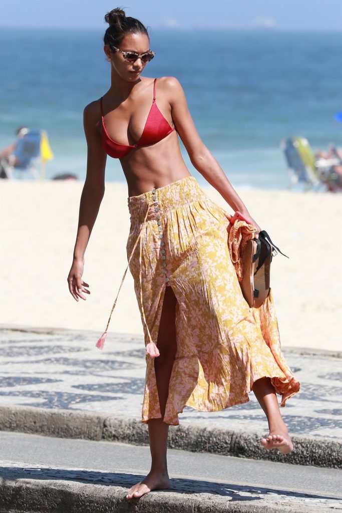 Brazilian supermodel Lais Ribeiro shows her flawless bikini body gallery, pic 160