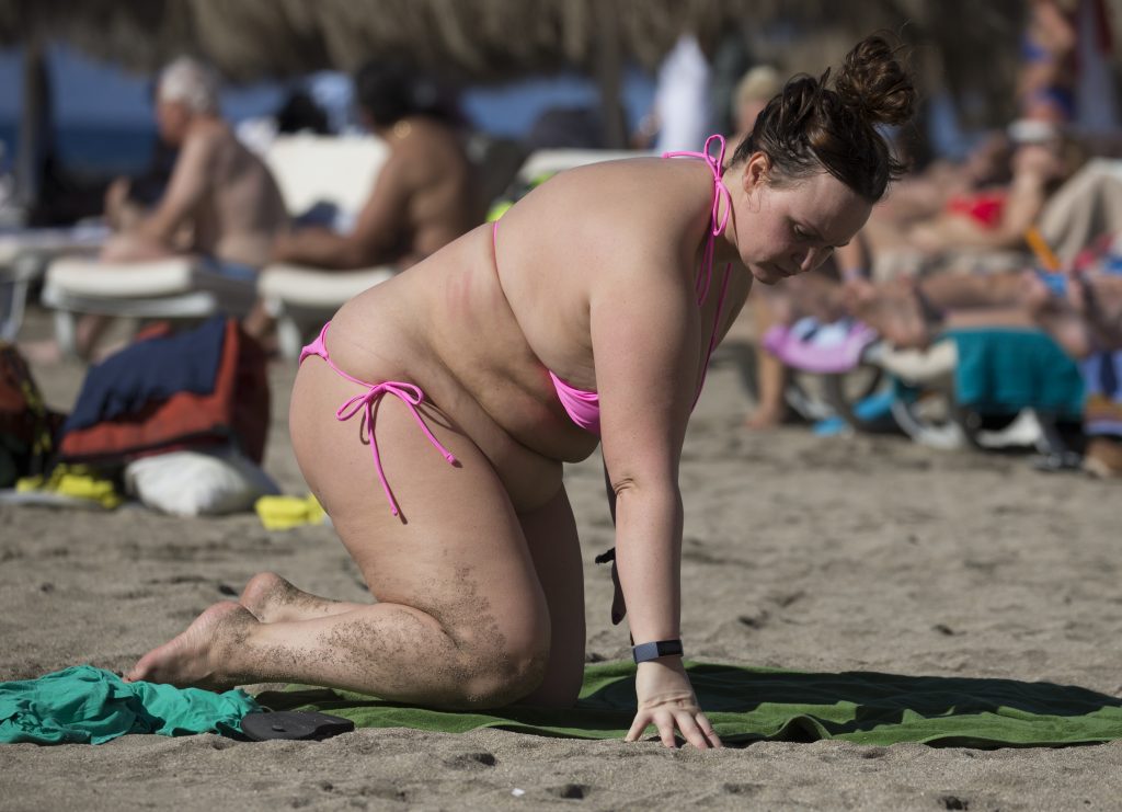 BBW Chanelle Hayes shows her massive gut and fat titties on a beach gallery, pic 28