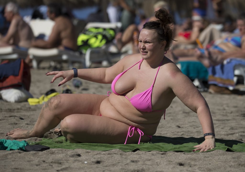 BBW Chanelle Hayes shows her massive gut and fat titties on a beach gallery, pic 34