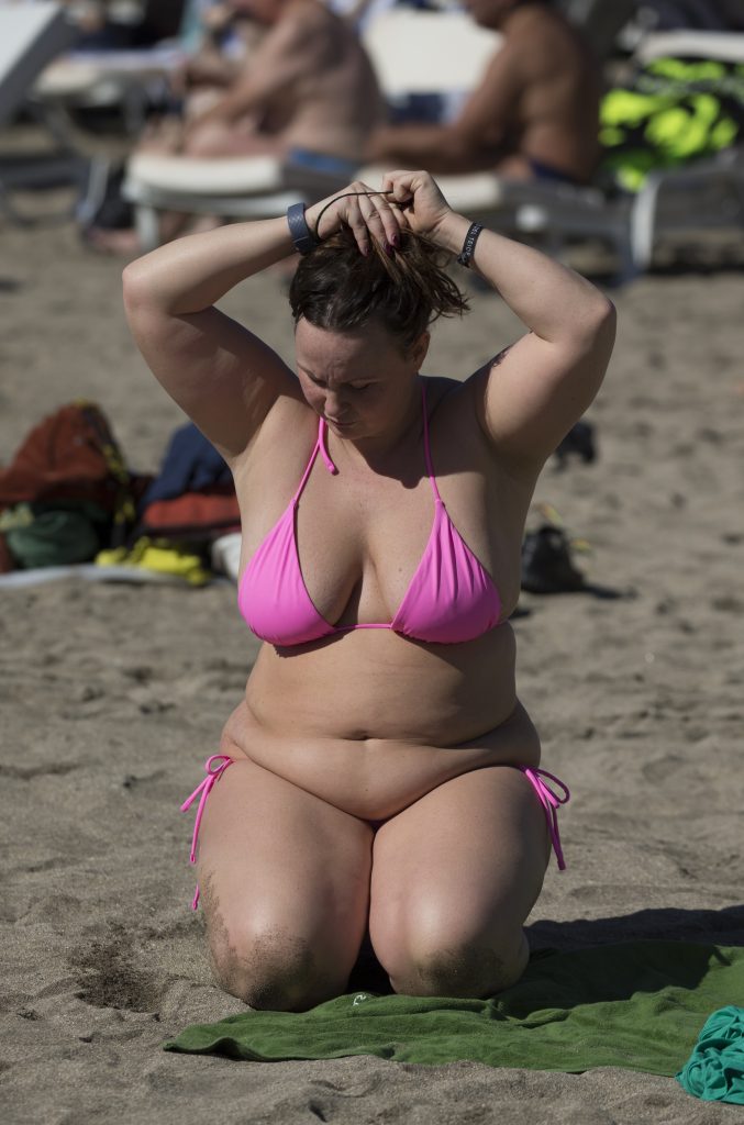 BBW Chanelle Hayes shows her massive gut and fat titties on a beach gallery, pic 40