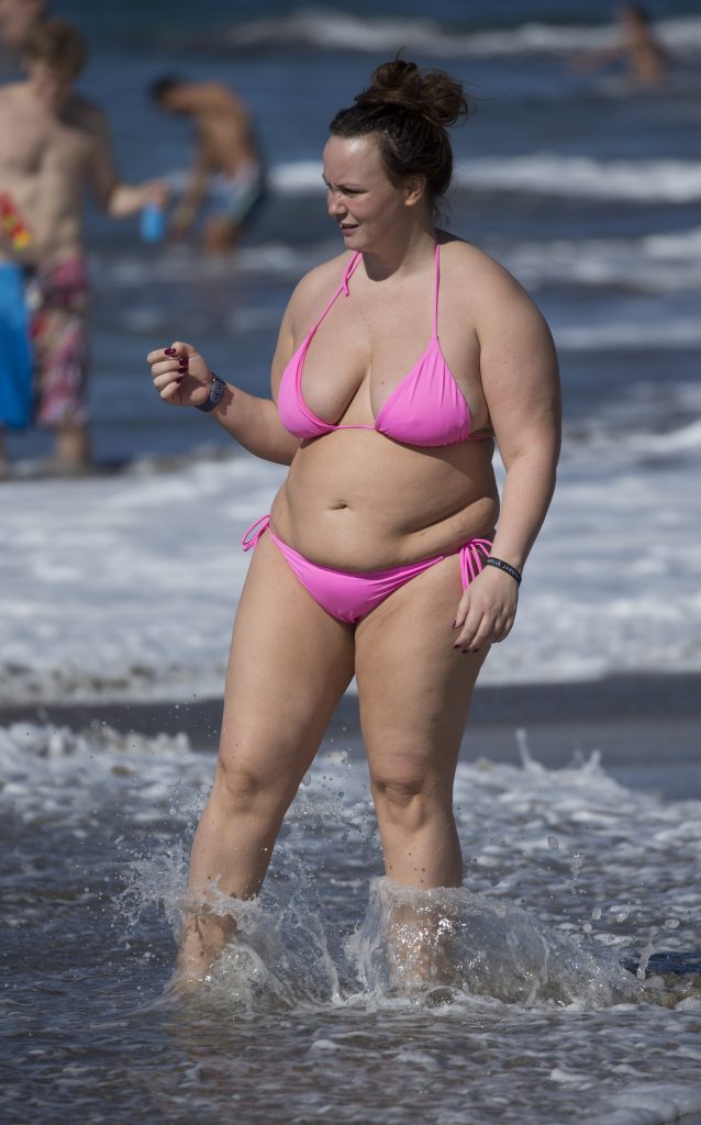 BBW Chanelle Hayes shows her massive gut and fat titties on a beach gallery, pic 180