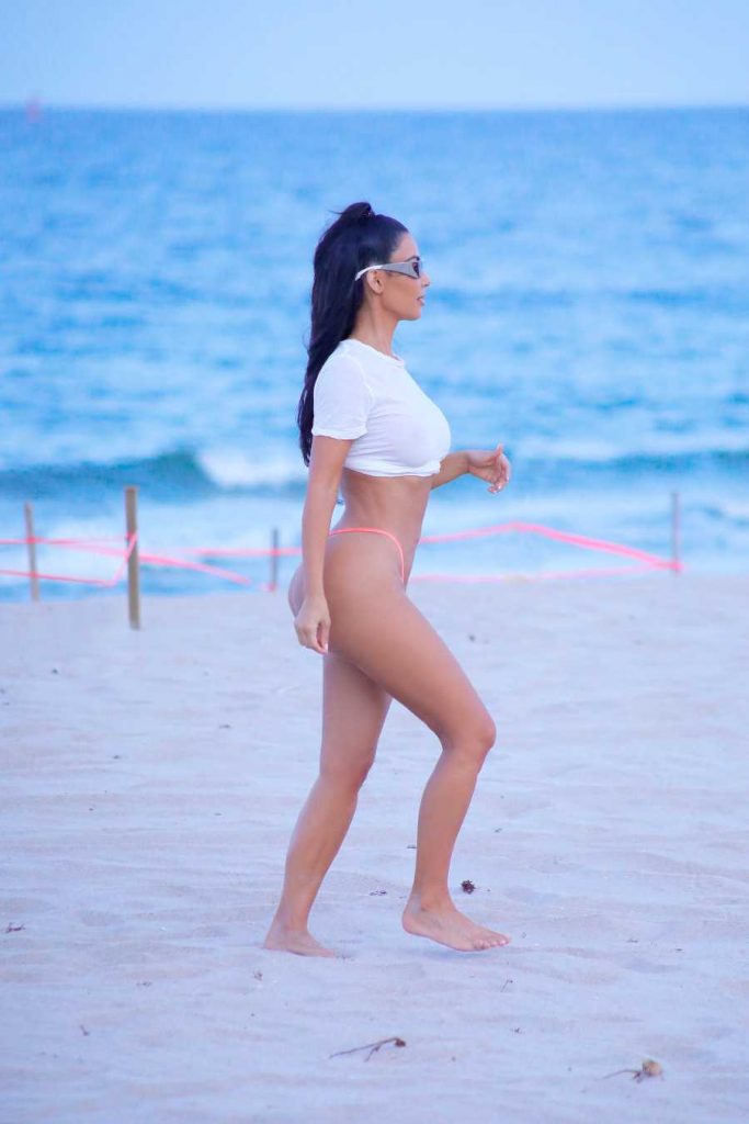 Legendary hottie Kim Kardashian shows off her ass in a skimpy thong 8