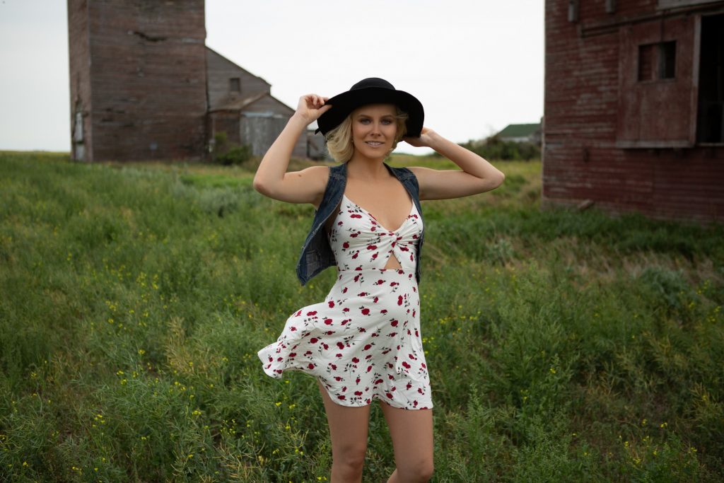 Country girl Jenessa Dawn finds a perfect place to show off her natural tits gallery, pic 20