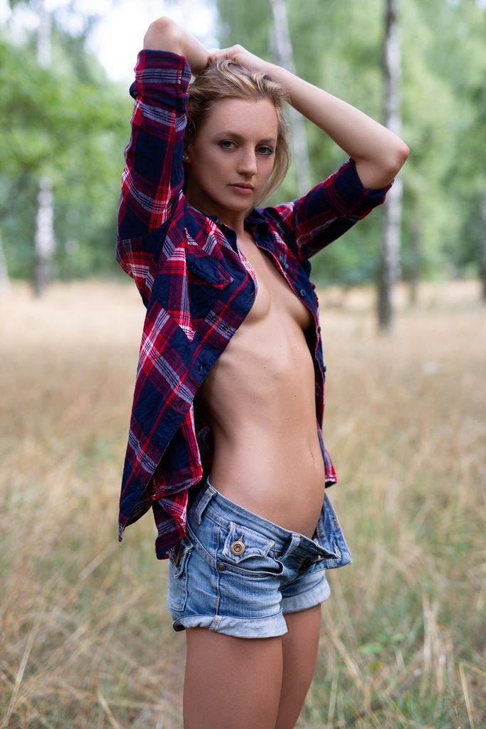 Perfect blond-haired teen Julia shows off her nude body in the woods gallery, pic 78