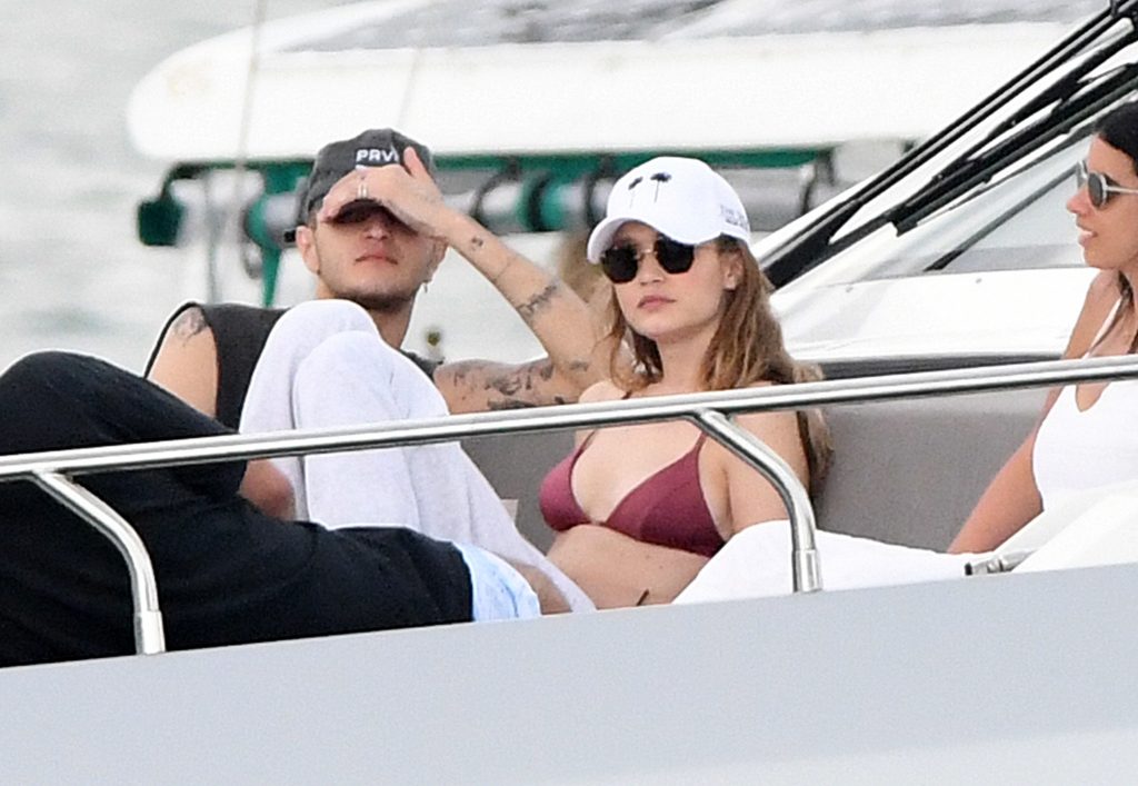 Gigi Hadid shows her bikini body while hanging out on a luxurious yacht gallery, pic 20