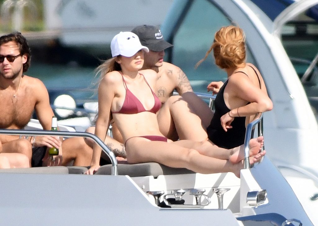 Gigi Hadid shows her bikini body while hanging out on a luxurious yacht gallery, pic 56