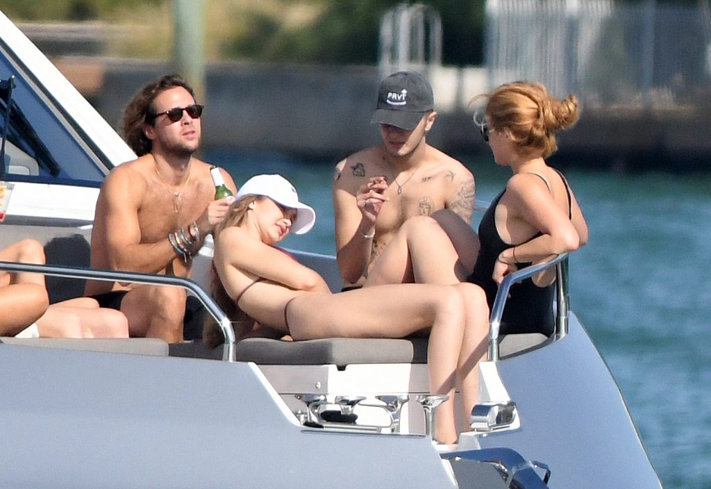Gigi Hadid shows her bikini body while hanging out on a luxurious yacht gallery, pic 76