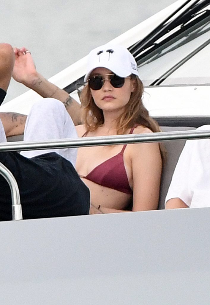 Gigi Hadid shows her bikini body while hanging out on a luxurious yacht gallery, pic 8