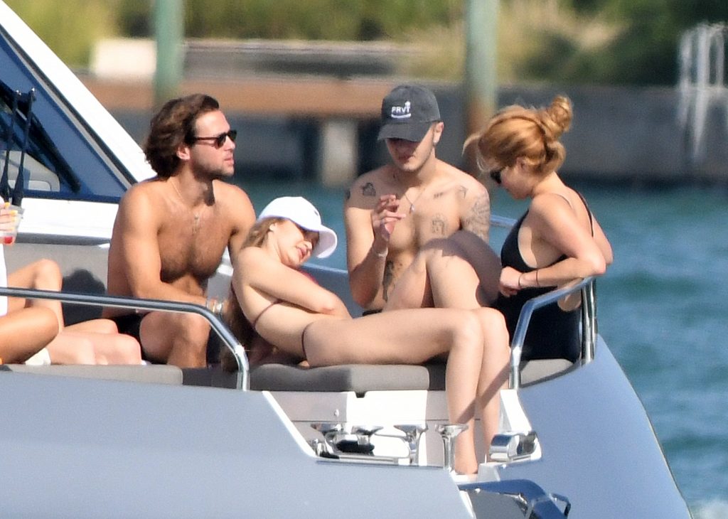 Gigi Hadid shows her bikini body while hanging out on a luxurious yacht gallery, pic 82