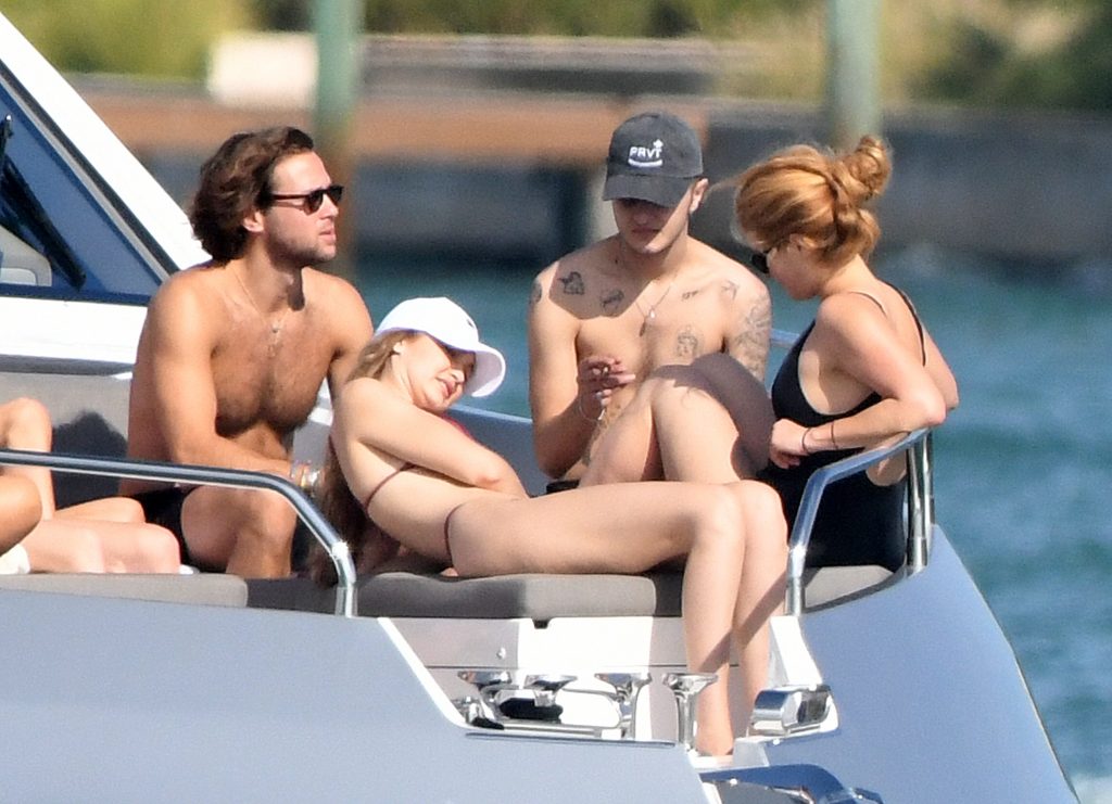 Gigi Hadid shows her bikini body while hanging out on a luxurious yacht gallery, pic 86