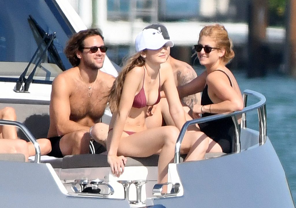 Gigi Hadid shows her bikini body while hanging out on a luxurious yacht gallery, pic 96