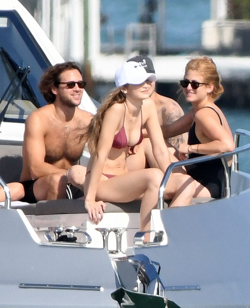 Gigi Hadid shows her bikini body while hanging out on a luxurious yacht gallery, pic 98