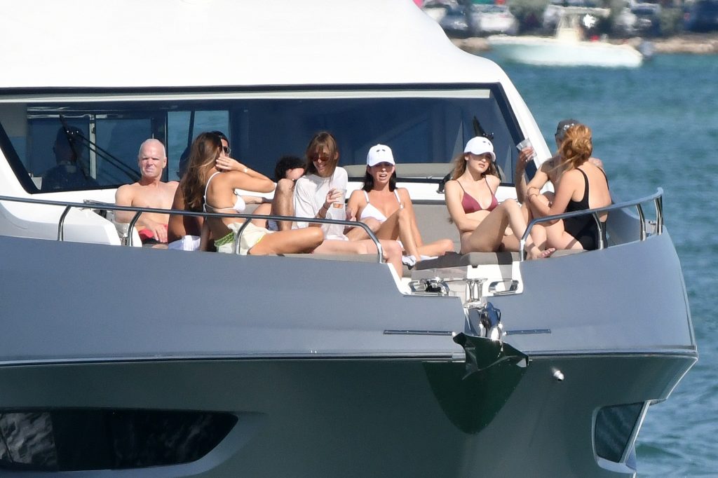Gigi Hadid shows her bikini body while hanging out on a luxurious yacht gallery, pic 106