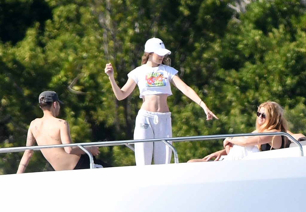 Gigi Hadid shows her bikini body while hanging out on a luxurious yacht gallery, pic 110