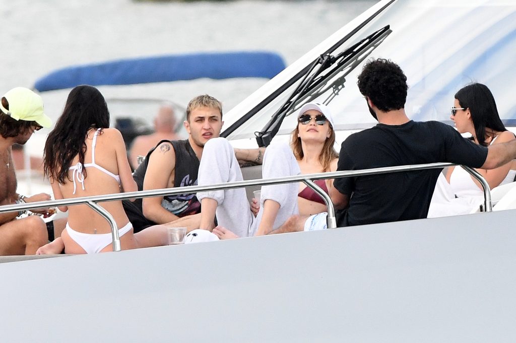 Gigi Hadid shows her bikini body while hanging out on a luxurious yacht gallery, pic 12