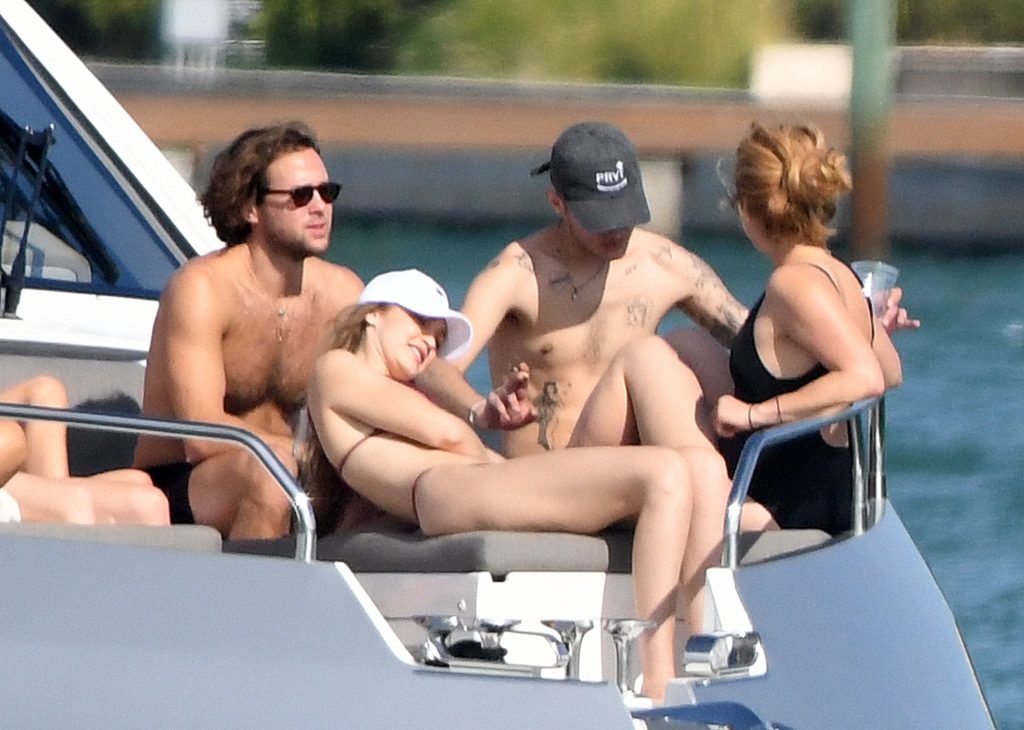 Gigi Hadid shows her bikini body while hanging out on a luxurious yacht gallery, pic 136