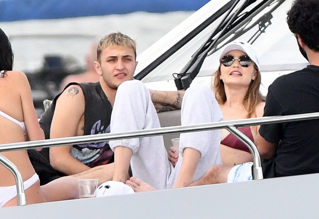 Gigi Hadid shows her bikini body while hanging out on a luxurious yacht gallery, pic 14