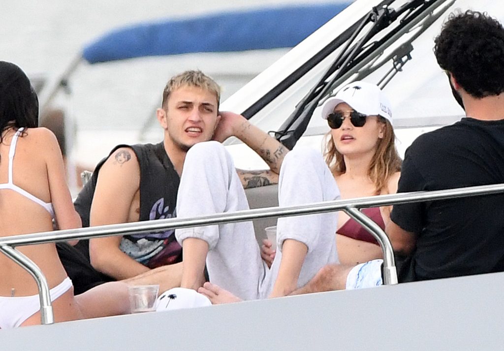 Gigi Hadid shows her bikini body while hanging out on a luxurious yacht gallery, pic 16