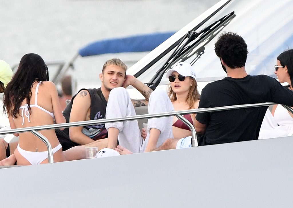 Gigi Hadid shows her bikini body while hanging out on a luxurious yacht gallery, pic 18
