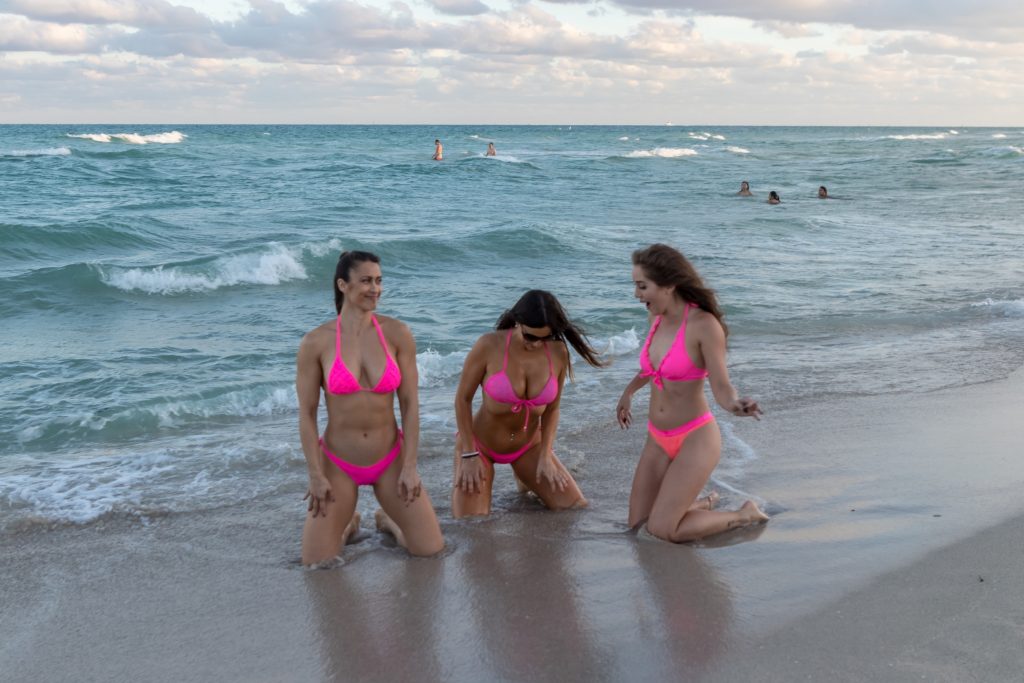 Bikini-clad Claudia Romani, Melissa Lori & Anais Zanot show off on a beach gallery, pic 54