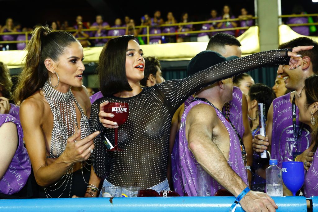 Brunette Beauty Bruna Marquezine Shows Her Tits in a See-Through Blouse gallery, pic 366