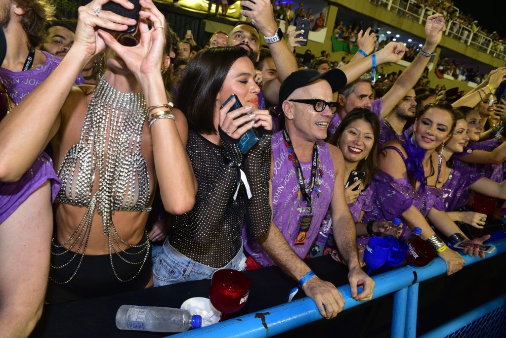 Brunette Beauty Bruna Marquezine Shows Her Tits in a See-Through Blouse gallery, pic 68