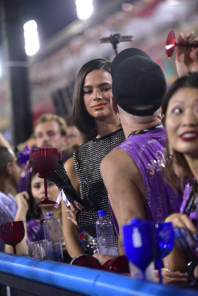 Brunette Beauty Bruna Marquezine Shows Her Tits in a See-Through Blouse gallery, pic 92