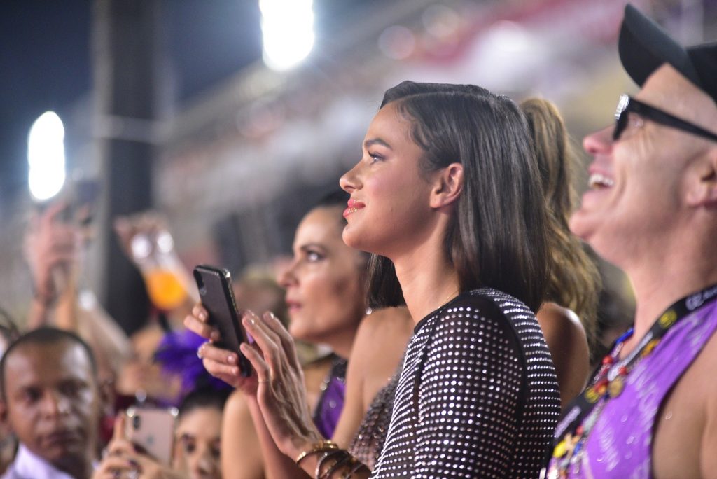 Brunette Beauty Bruna Marquezine Shows Her Tits in a See-Through Blouse gallery, pic 166