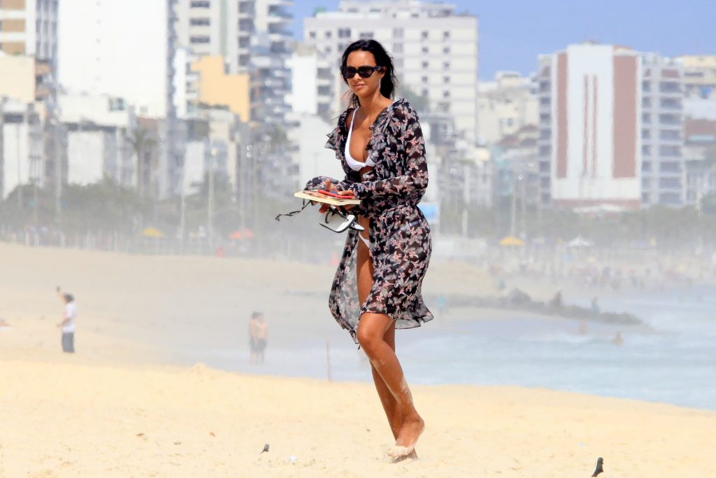 Stunning brunette Lais Ribeiro shows her body on a beach in Rio de Janeiro gallery, pic 56