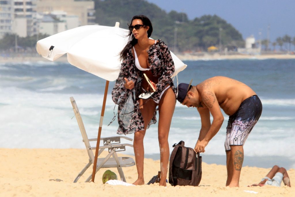 Stunning brunette Lais Ribeiro shows her body on a beach in Rio de Janeiro gallery, pic 68