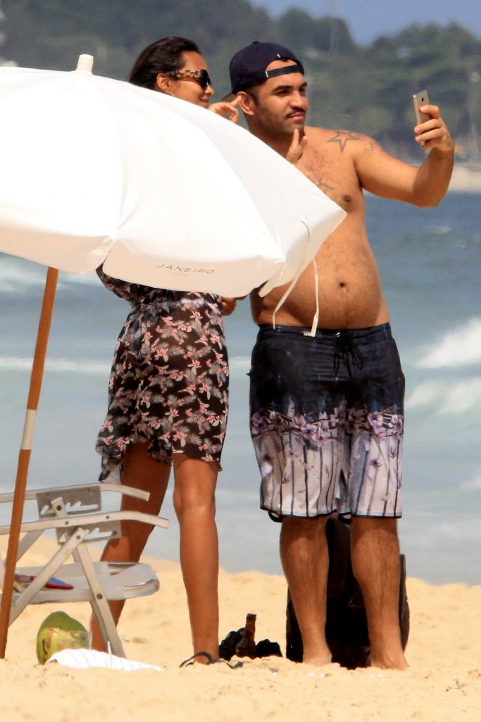 Stunning brunette Lais Ribeiro shows her body on a beach in Rio de Janeiro gallery, pic 70