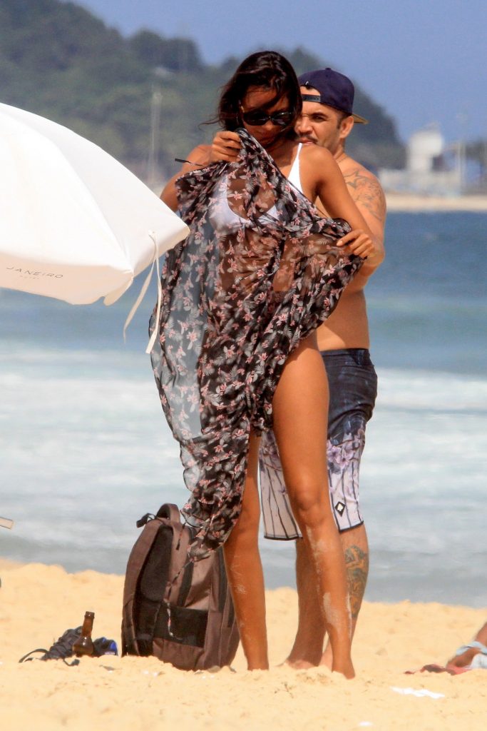 Stunning brunette Lais Ribeiro shows her body on a beach in Rio de Janeiro gallery, pic 86