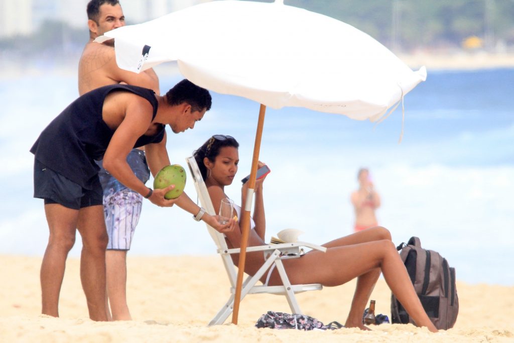 Stunning brunette Lais Ribeiro shows her body on a beach in Rio de Janeiro gallery, pic 94