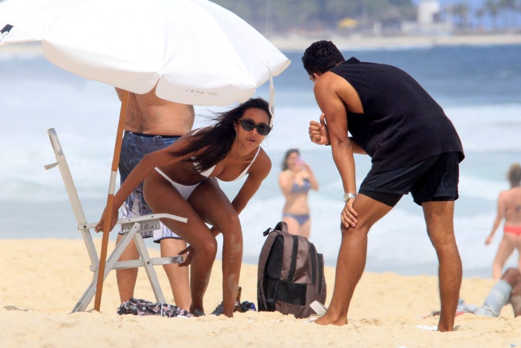 Stunning brunette Lais Ribeiro shows her body on a beach in Rio de Janeiro gallery, pic 96