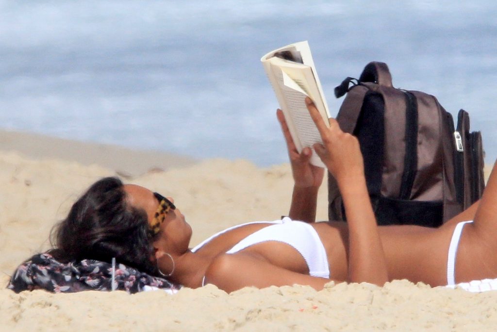 Stunning brunette Lais Ribeiro shows her body on a beach in Rio de Janeiro gallery, pic 110