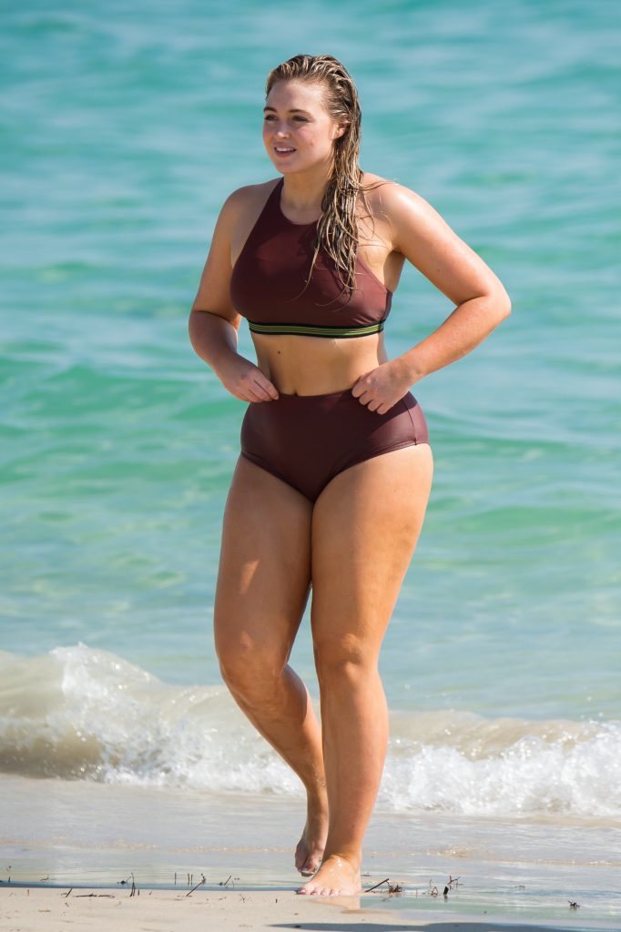 BBW blonde Iskra Lawrence lights up a swimsuit photoshoot gallery, pic 38