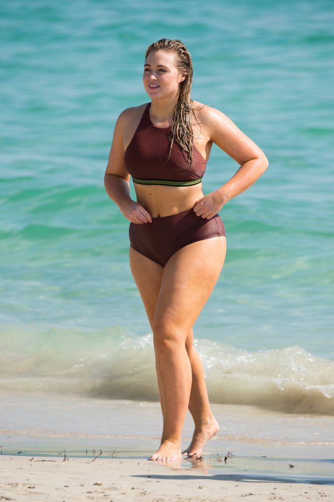 BBW blonde Iskra Lawrence lights up a swimsuit photoshoot gallery, pic 40