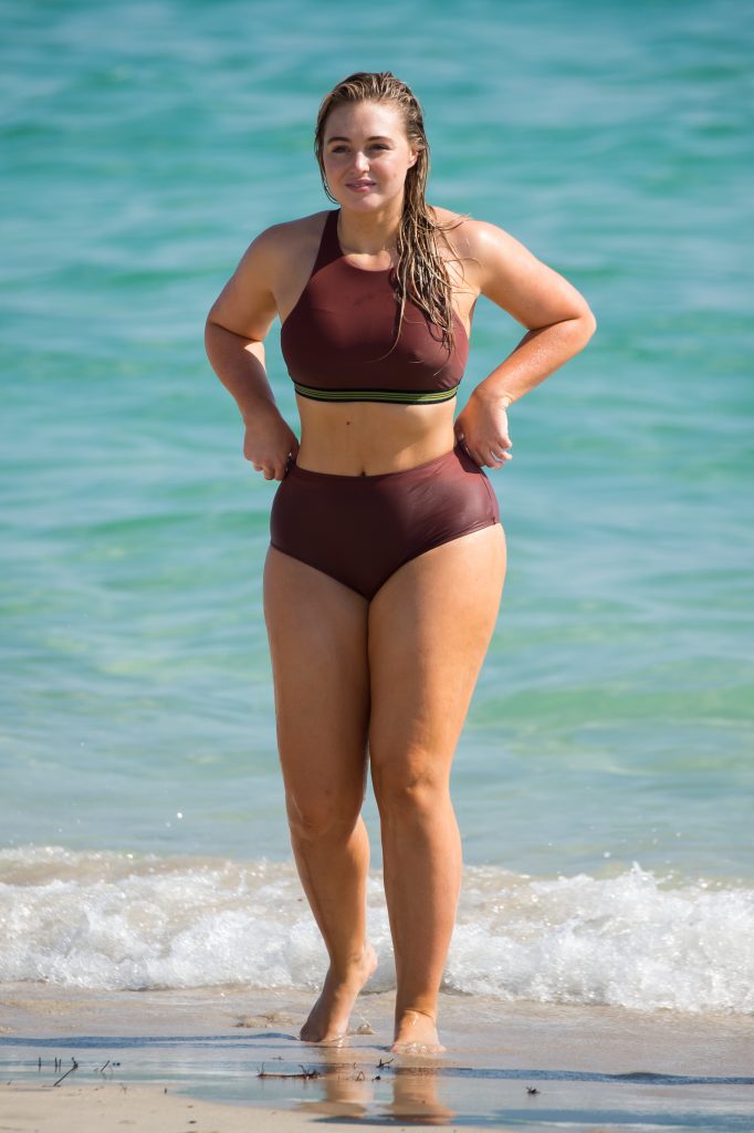 BBW blonde Iskra Lawrence lights up a swimsuit photoshoot gallery, pic 44