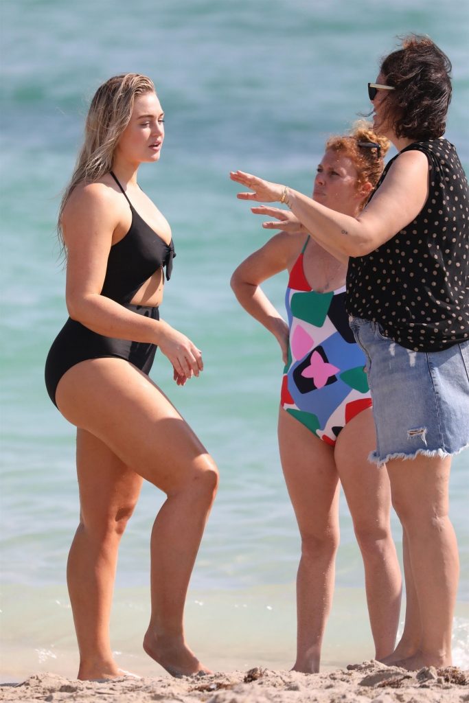 BBW blonde Iskra Lawrence lights up a swimsuit photoshoot gallery, pic 504
